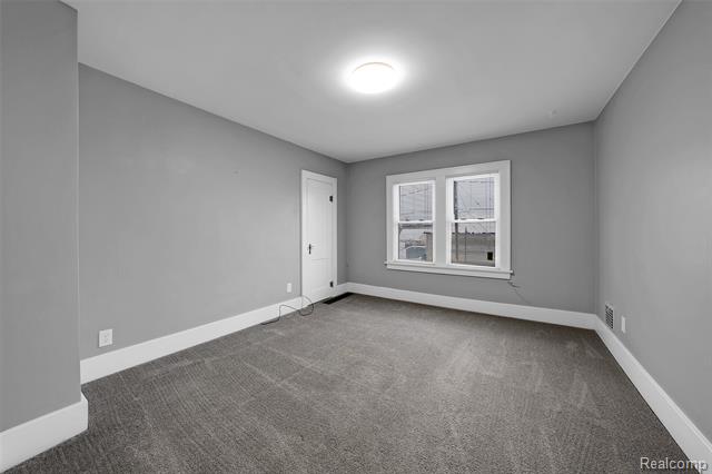 Builiding view thirty two for 433 N Saginaw, Holly, MI. 48442