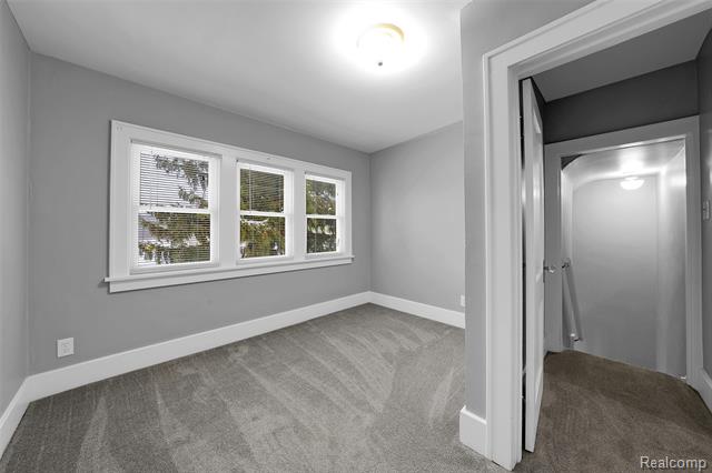 Builiding view thirty for 433 N Saginaw, Holly, MI. 48442