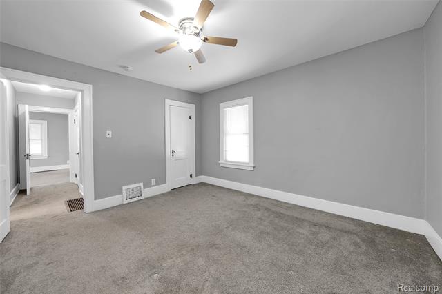 Builiding view twenty five for 433 N Saginaw, Holly, MI. 48442