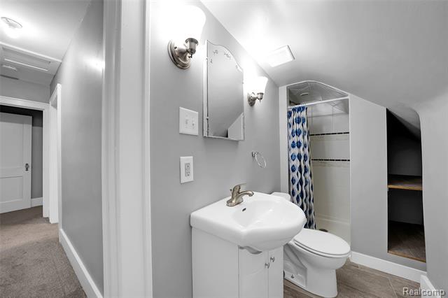 Builiding view twenty nine for 433 N Saginaw, Holly, MI. 48442