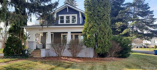 front view for 433 N Saginaw St, Holly, Mi. 48442