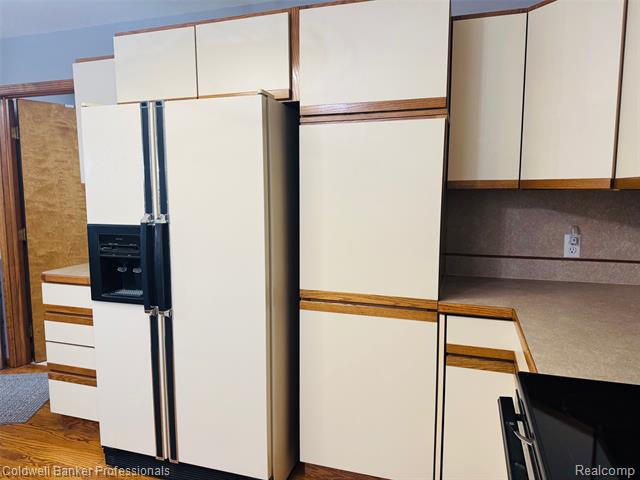 Builiding view nine for 412 Rosette, Holly, MI. 48442