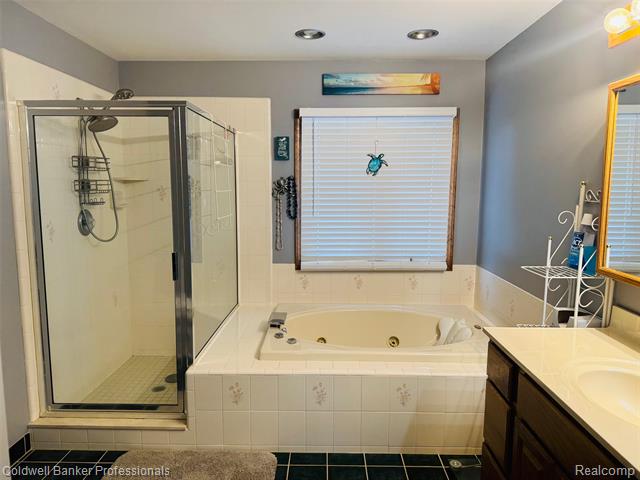 Builiding view twenty one for 412 Rosette, Holly, MI. 48442