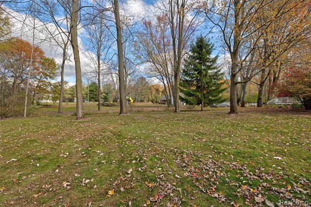 Builiding view eighty for 4830 Stanton, Oxford, MI. 48371