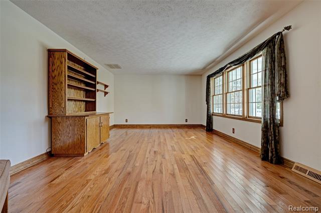 Builiding view seven for 4830 Stanton, Oxford, MI. 48371