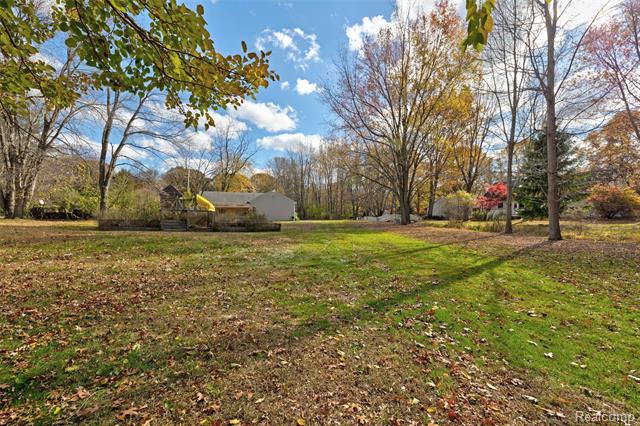 Builiding view seventy five for 4830 Stanton, Oxford, MI. 48371