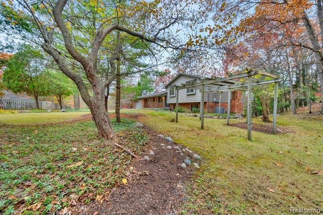 Builiding view eight for 75 Ridgemont, Oxford, MI. 48370