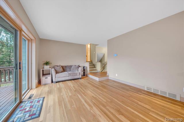 Builiding view fifteen for 75 Ridgemont, Oxford, MI. 48370