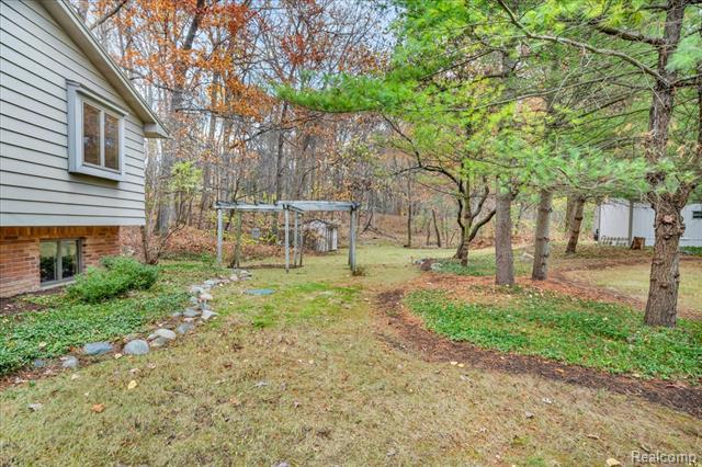 Builiding view fifty five for 75 Ridgemont, Oxford, MI. 48370