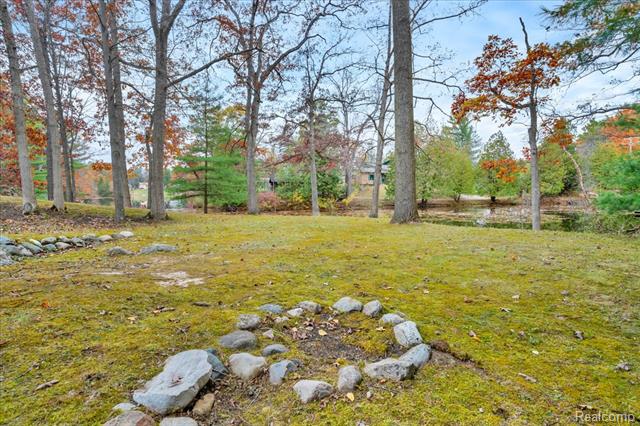 Builiding view fifty nine for 75 Ridgemont, Oxford, MI. 48370