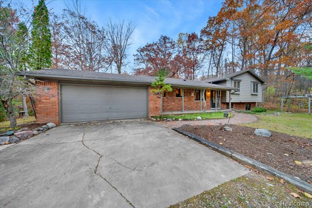 Builiding view five for 75 Ridgemont, Oxford, MI. 48370