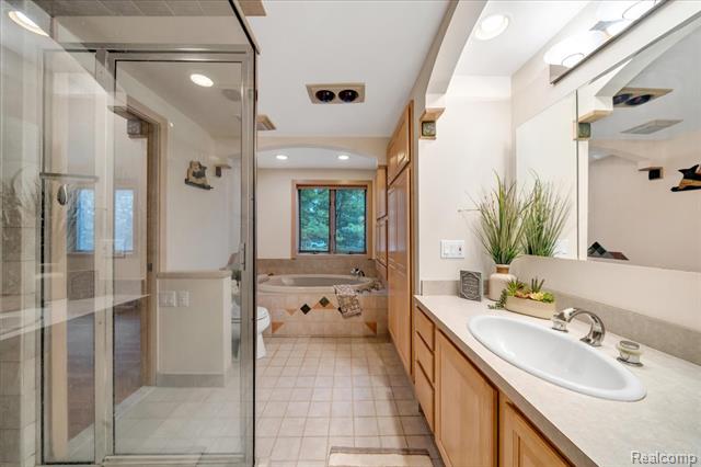 Builiding view forty four for 75 Ridgemont, Oxford, MI. 48370