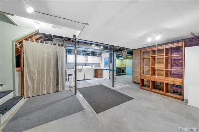 Builiding view forty seven for 75 Ridgemont, Oxford, MI. 48370