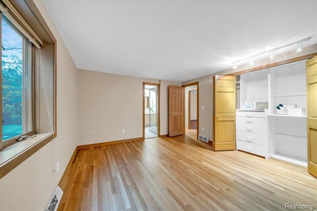 Builiding view forty two for 75 Ridgemont, Oxford, MI. 48370