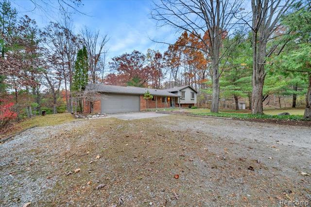 Builiding view four for 75 Ridgemont, Oxford, MI. 48370