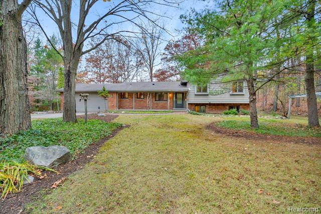 Builiding view one for 75 Ridgemont, Oxford, MI. 48370