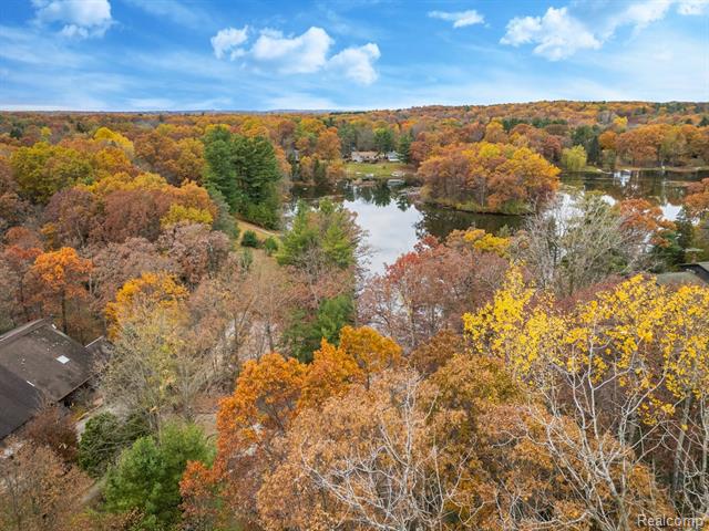 Builiding view seventy two for 75 Ridgemont, Oxford, MI. 48370