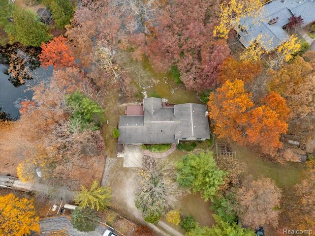 Builiding view seventy for 75 Ridgemont, Oxford, MI. 48370