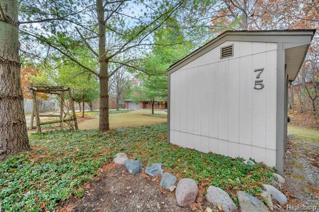 Builiding view six for 75 Ridgemont, Oxford, MI. 48370