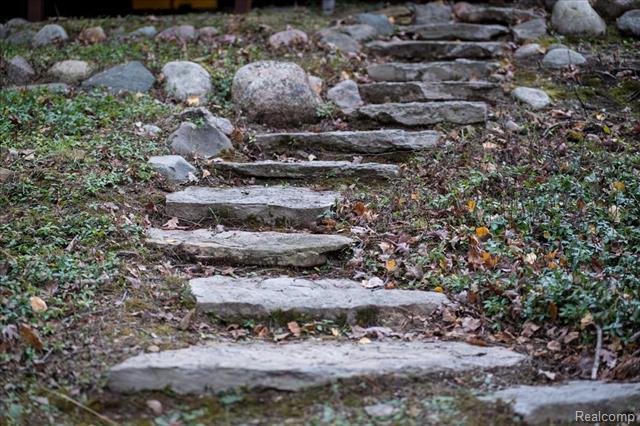 Builiding view sixty seven for 75 Ridgemont, Oxford, MI. 48370