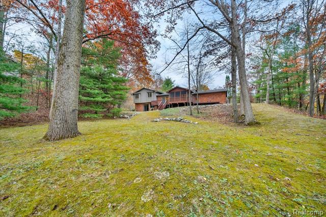 Builiding view sixty for 75 Ridgemont, Oxford, MI. 48370