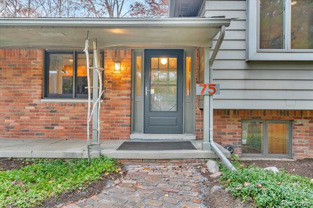 Builiding view ten for 75 Ridgemont, Oxford, MI. 48370