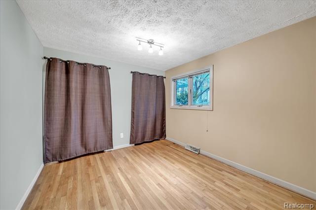 Builiding view thirty five for 75 Ridgemont, Oxford, MI. 48370