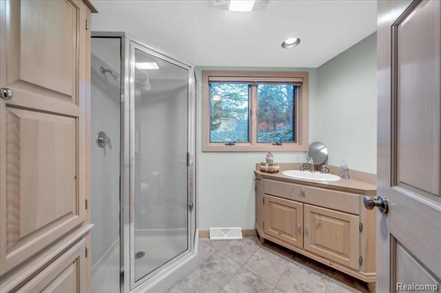 Builiding view thirty four for 75 Ridgemont, Oxford, MI. 48370