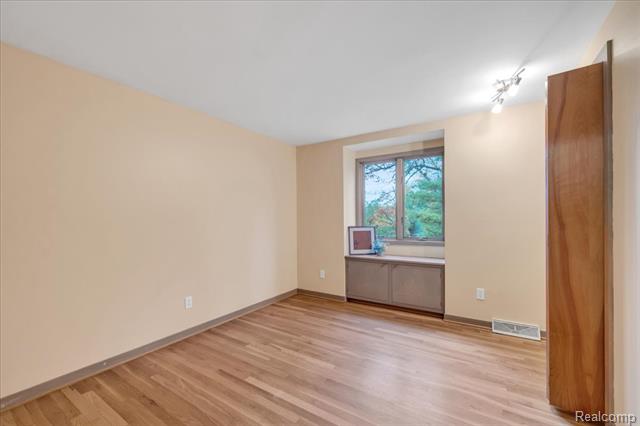 Builiding view thirty seven for 75 Ridgemont, Oxford, MI. 48370