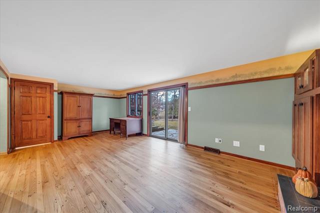 Builiding view thirty two for 75 Ridgemont, Oxford, MI. 48370