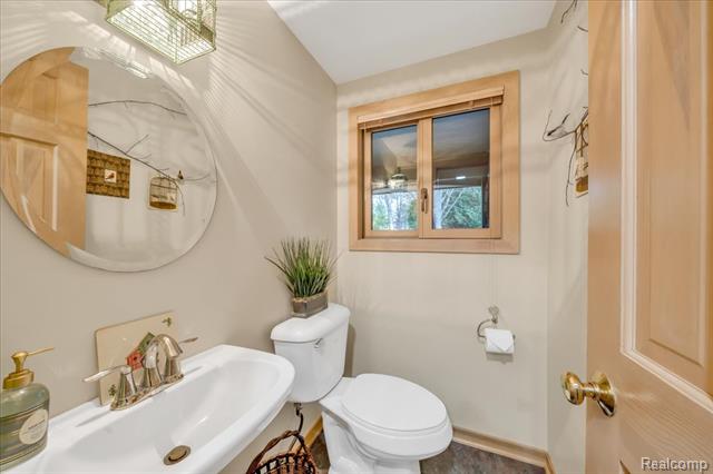 Builiding view twenty one for 75 Ridgemont, Oxford, MI. 48370