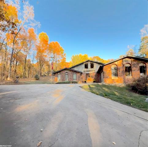 Builiding view one for 1185 Barr, Oxford, MI. 48370