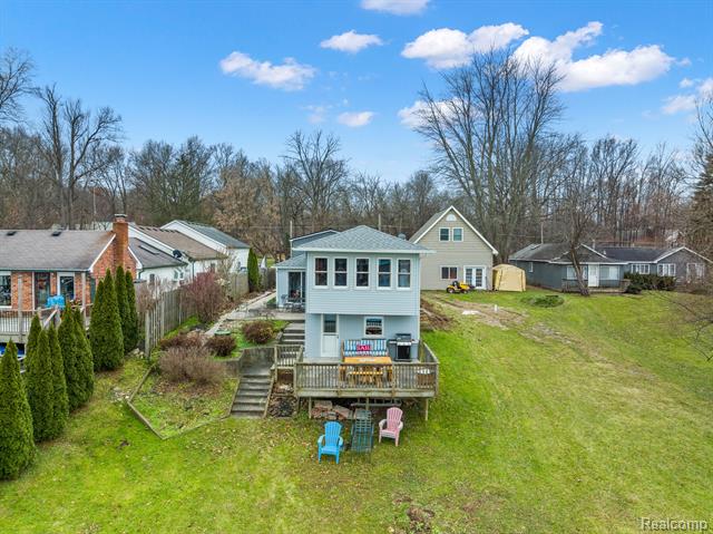 Builiding view one for 3529 Lakeview, Ortonville, MI. 48462