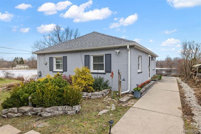 Builiding view seven for 3529 Lakeview, Ortonville, MI. 48462