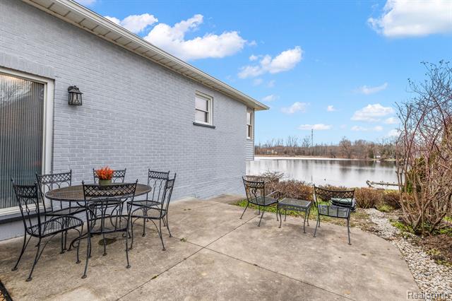 Builiding view ten for 3529 Lakeview, Ortonville, MI. 48462