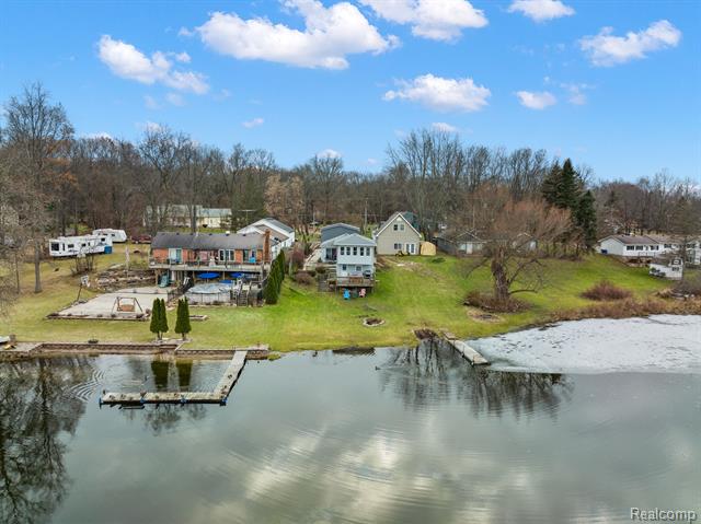 Builiding view two for 3529 Lakeview, Ortonville, MI. 48462