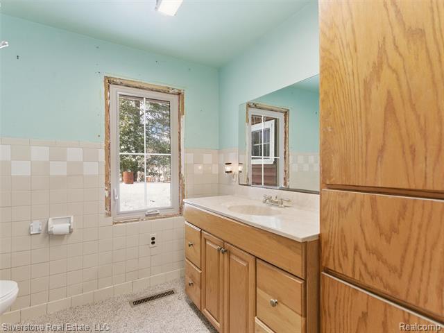 Builiding view twenty one for 2098 Dunwoodie, Ortonville, MI. 48462