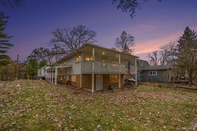 Builiding view seventeen for 2080 Dunwoodie, Ortonville, MI. 48462