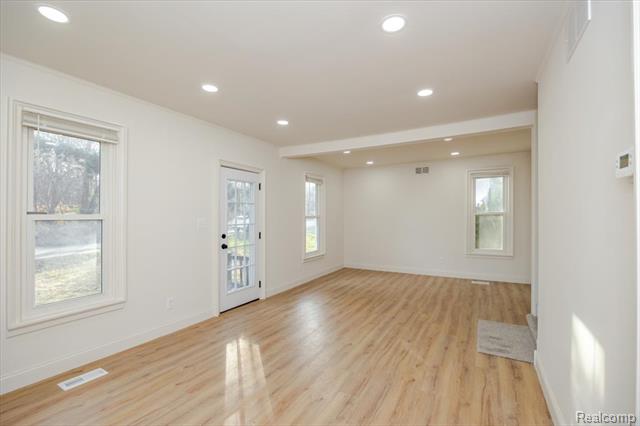 Builiding view five for 3520 W Drahner, Oxford, MI. 48371