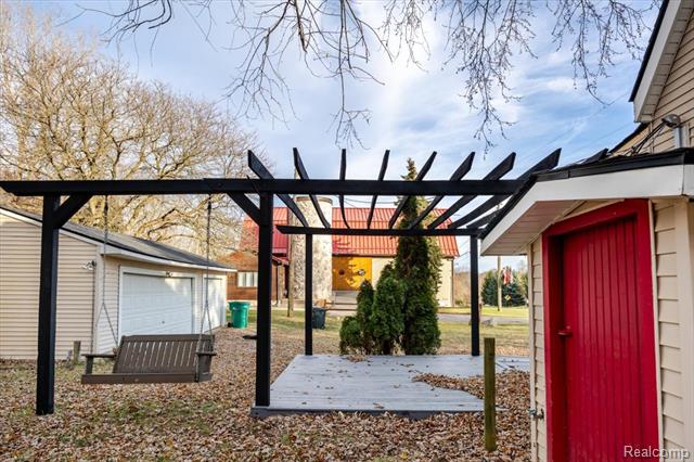 Builiding view forty four for 3520 W Drahner, Oxford, MI. 48371