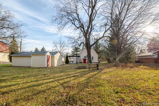 Builiding view forty seven for 3520 W Drahner, Oxford, MI. 48371