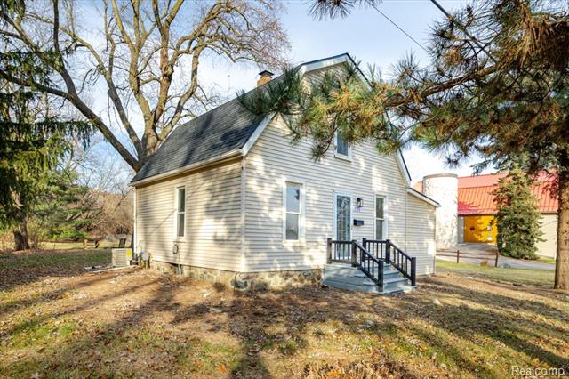 Builiding view one for 3520 W Drahner, Oxford, MI. 48371