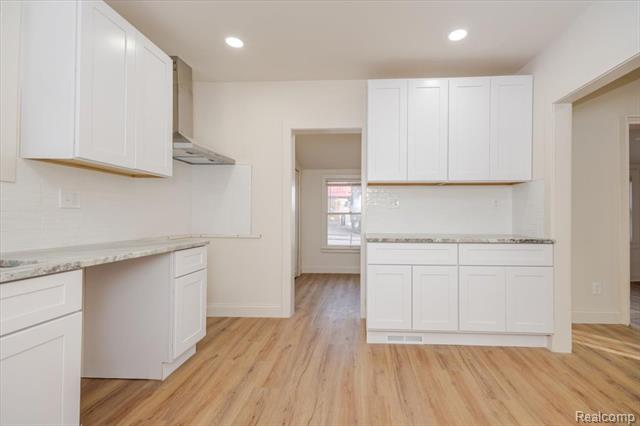 Builiding view seventeen for 3520 W Drahner, Oxford, MI. 48371