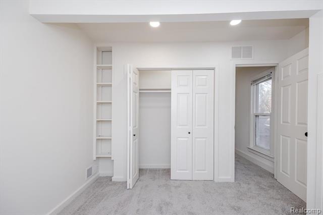 Builiding view twenty four for 3520 W Drahner, Oxford, MI. 48371