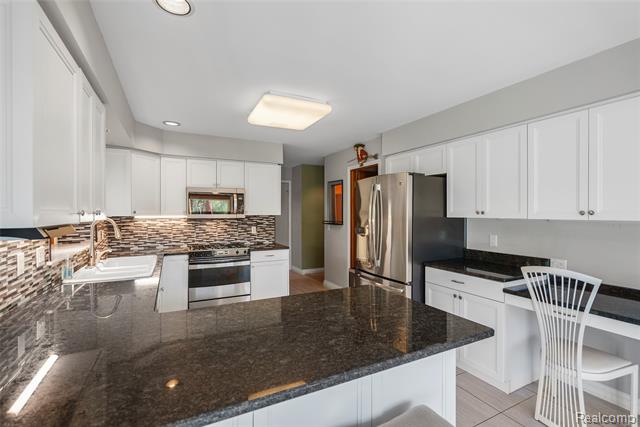 Builiding view fifteen for 990 Brewer, Leonard, MI. 48367