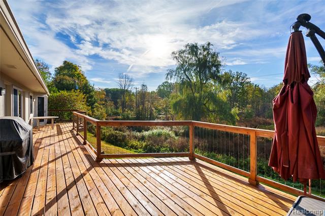 Builiding view fifty five for 990 Brewer, Leonard, MI. 48367