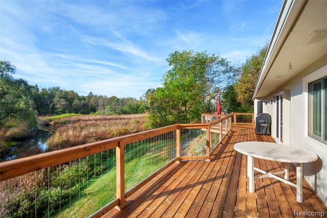 Builiding view fifty four for 990 Brewer, Leonard, MI. 48367