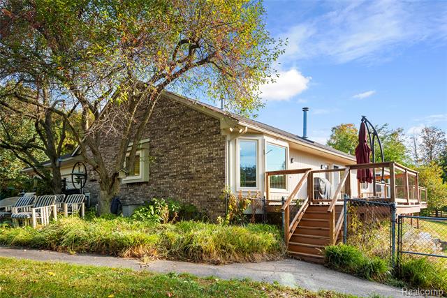 Builiding view fifty six for 990 Brewer, Leonard, MI. 48367