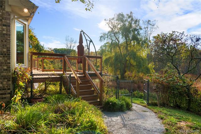 Builiding view fifty two for 990 Brewer, Leonard, MI. 48367