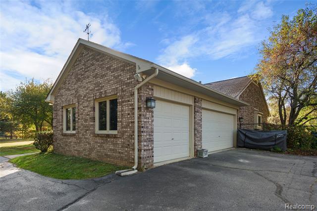 Builiding view forty eight for 990 Brewer, Leonard, MI. 48367